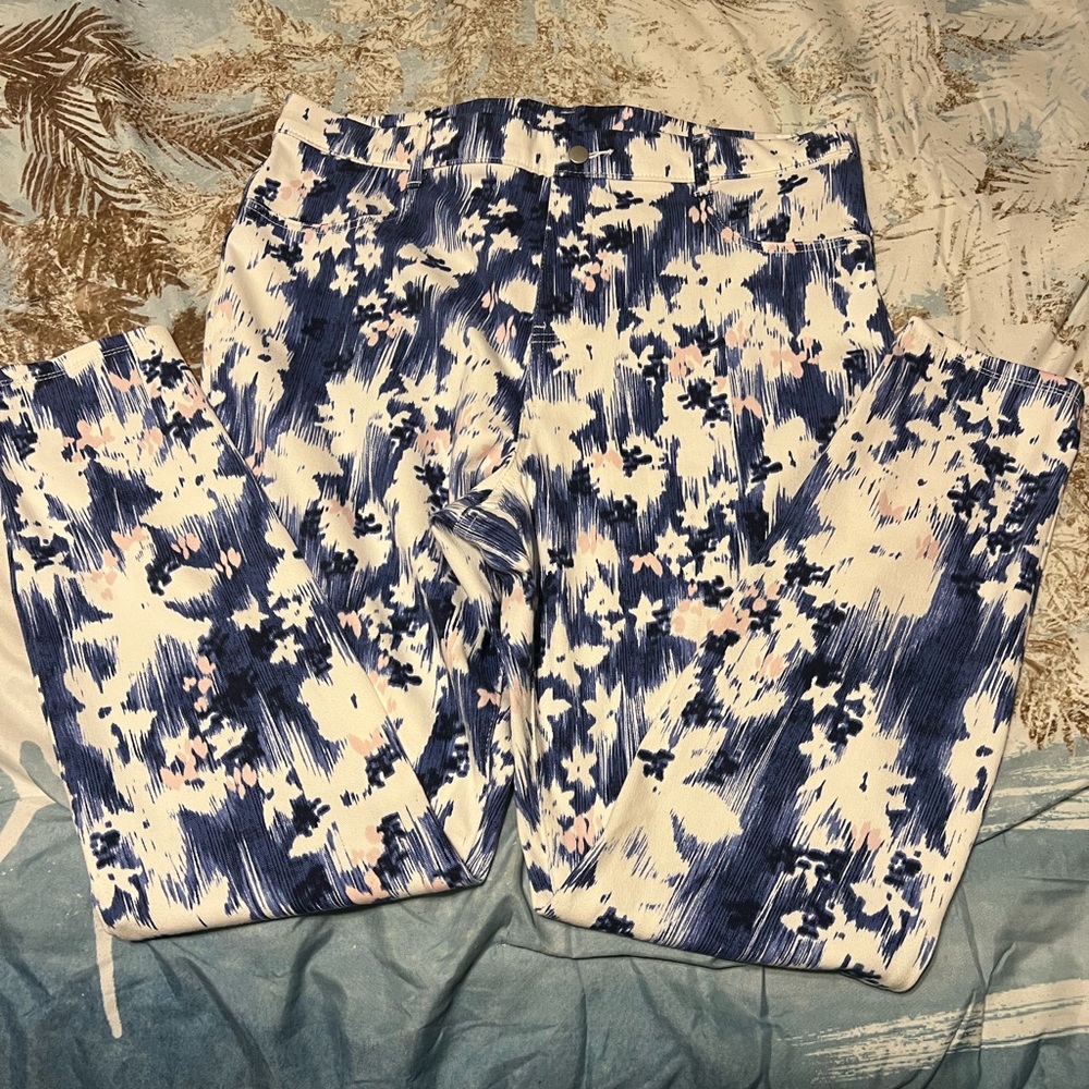 Time & Tru high rise pants